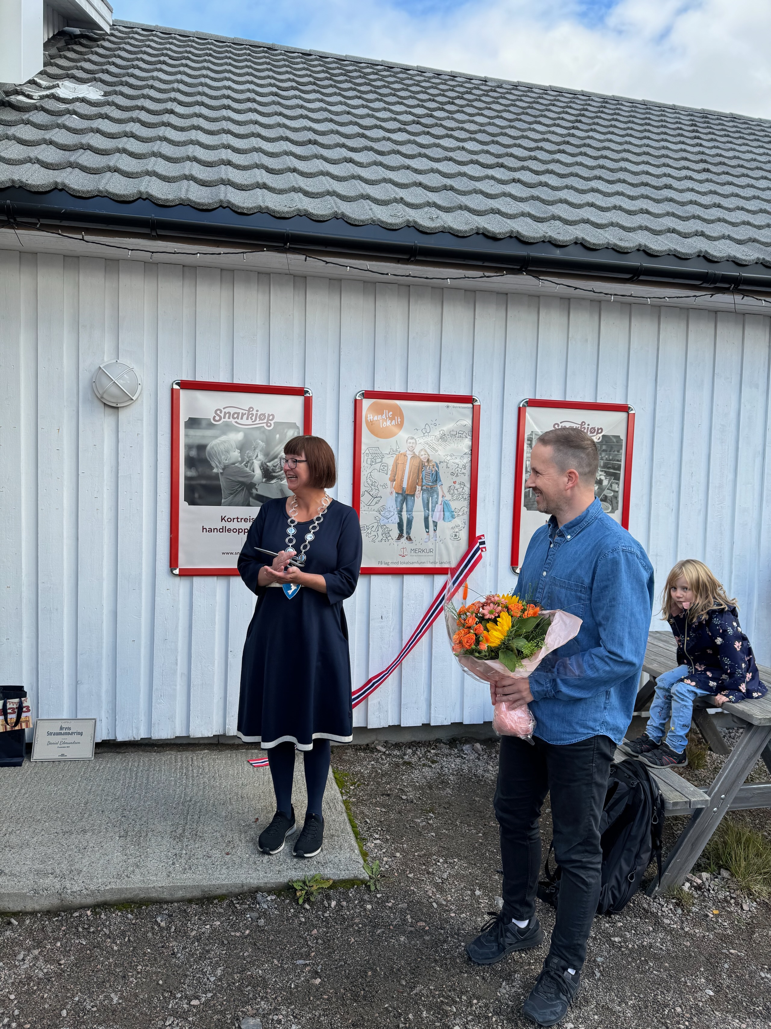 Varaordføreren klippet snoren til stor applaus fra de oppmøtte
