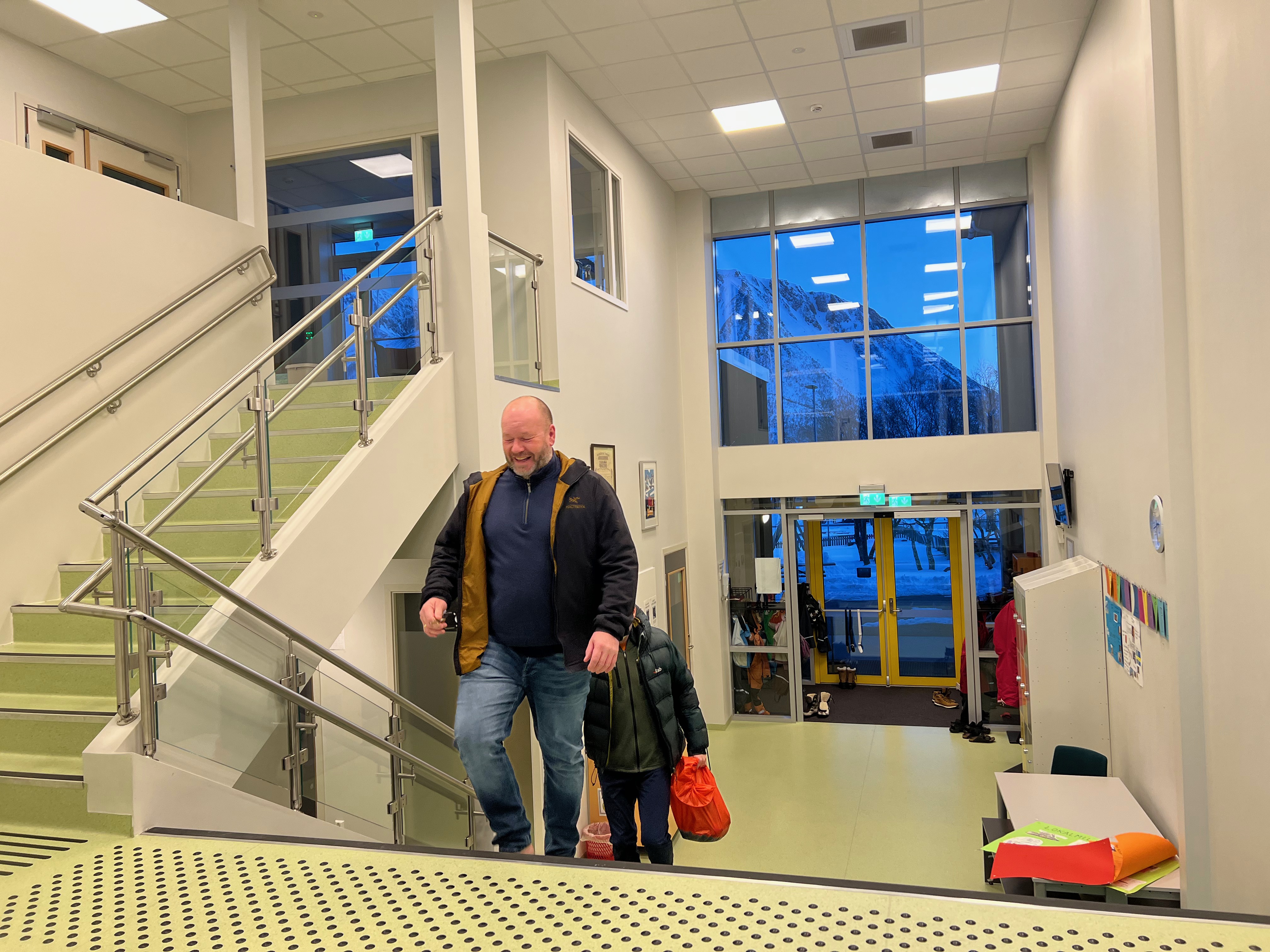 Rektor Svein til unnsetning